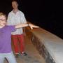 Xandi schmeisst Datteln ins Meer
