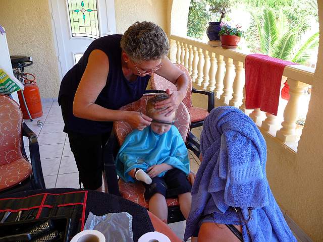 P1000221.JPG - Hauseigene Friseuse