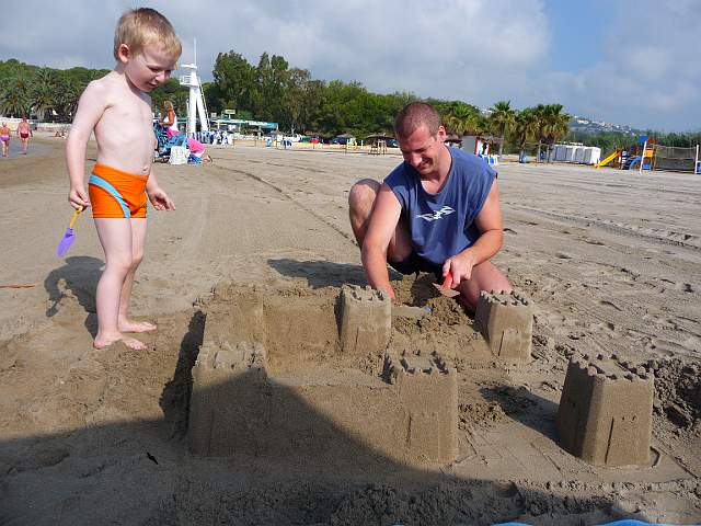 P1000341.JPG - Wir bauen eine Burg